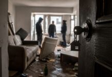 Dzicy lokatorzy coraz większym problemem. Eksperci chcą zmian w prawie Dzicy lokatorzy coraz większym problemem. Eksperci chcą zmian w prawie