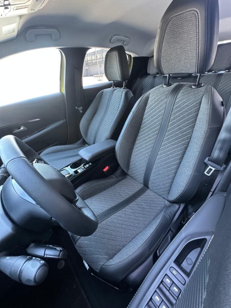 Peugeot e-208 rok później. Czy nadal zachwyca? Dziewczyny z Obcasów testują go ponownie