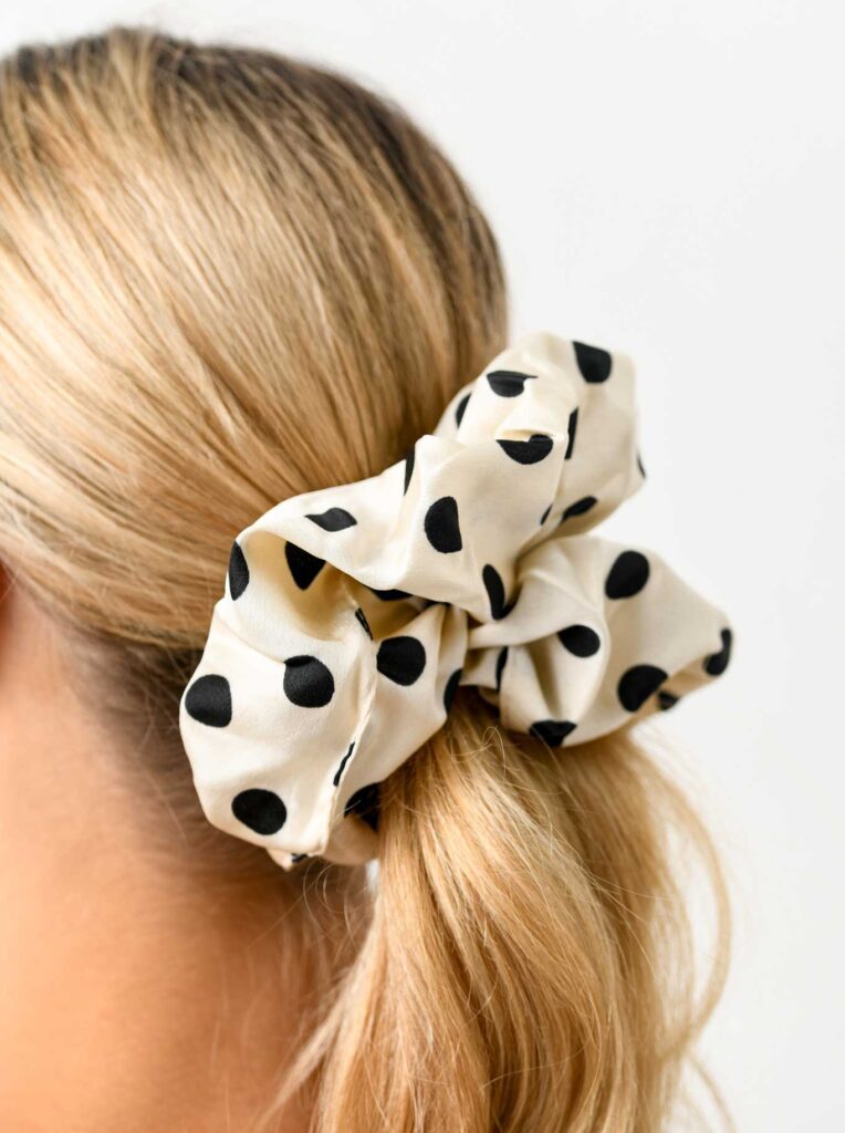 Scrunchies powracają w nowej odsłonie