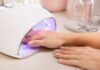 Dlaczego paznokcie pieką pod lampą UV/LED? Tego sygnału nie należy ignorować