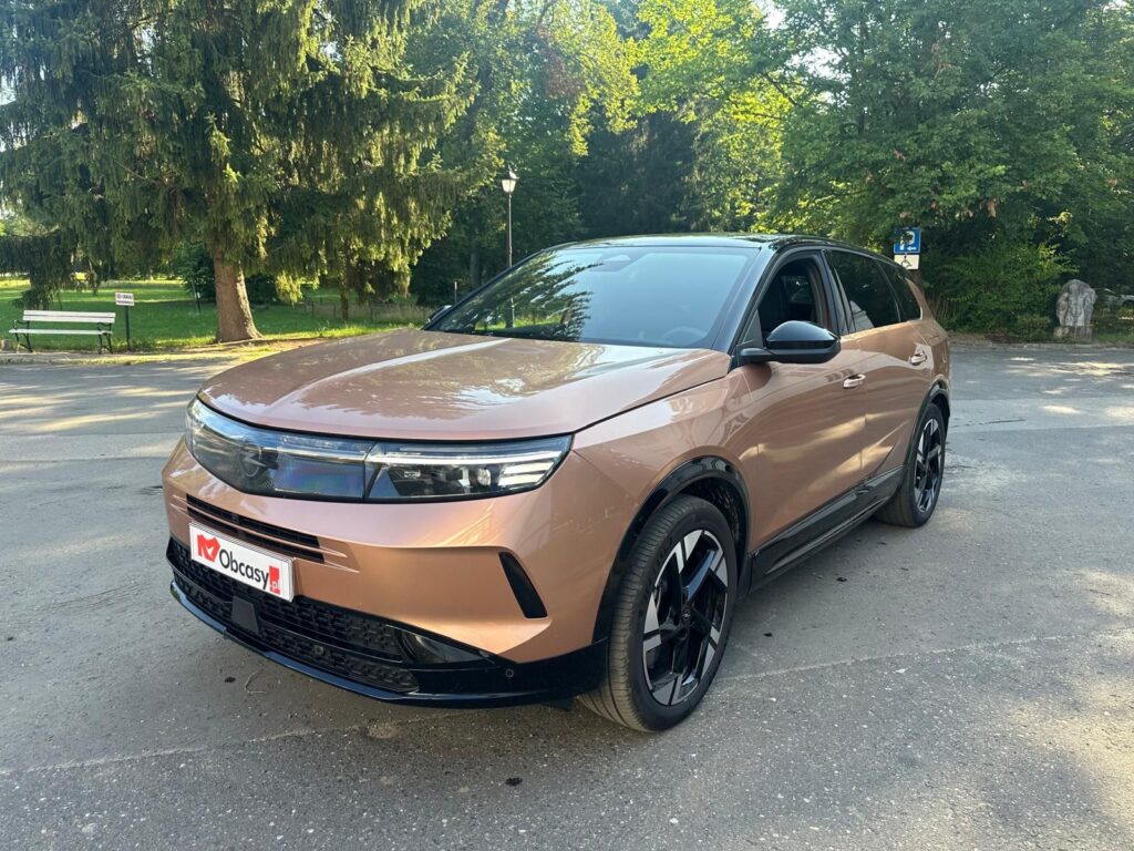 Opel Grandland Hybrid w kolorze Gold Rose