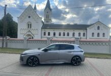 Nowy Peugeot 308 Hybrid 145 – francuska elegancja w srebrnoszarym wydaniu