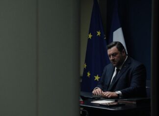 Robert Gulaczyk zagrał polskiego premiera