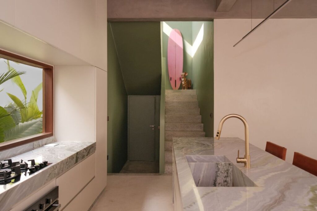Dom na Bali w stylu tropical modern – AMOK Architecture