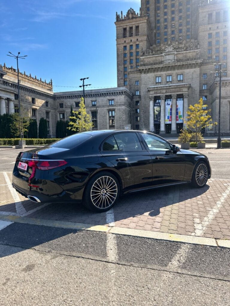 Mercedes E 220 d 4MATIC z pakietami AMG i Night.