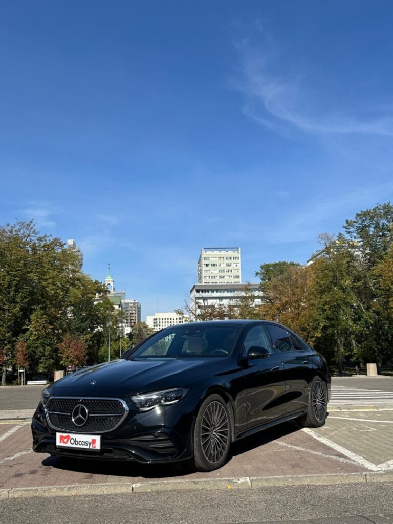 Mercedes E 220 d 4MATIC z pakietami AMG i Night.